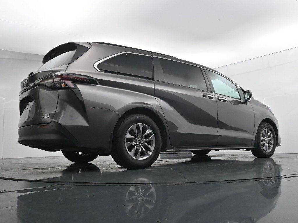 2023 Toyota Sienna XLE 7 Passenger