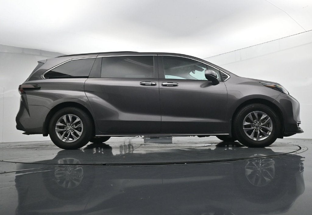 2023 Toyota Sienna XLE 7 Passenger