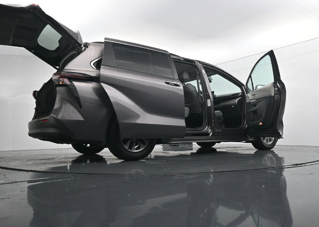 2023 Toyota Sienna XLE 7 Passenger