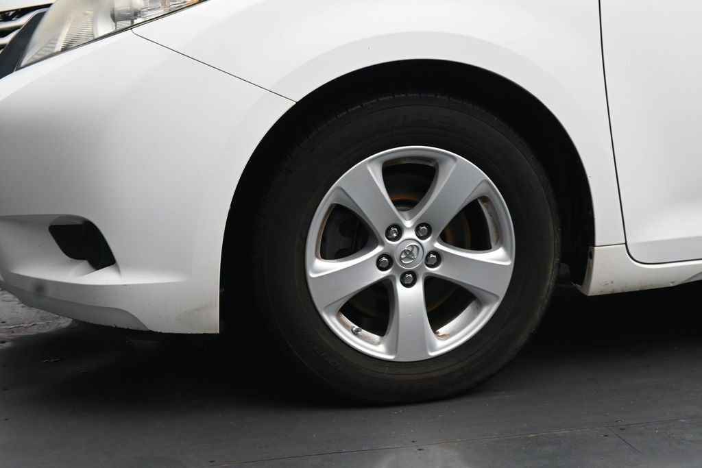 2015 Toyota Sienna LE 8 Passenger