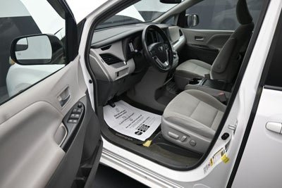 2015 Toyota Sienna LE 8 Passenger