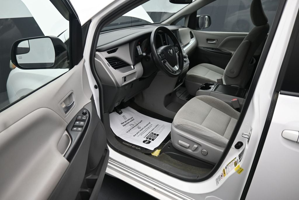 2015 Toyota Sienna LE 8 Passenger