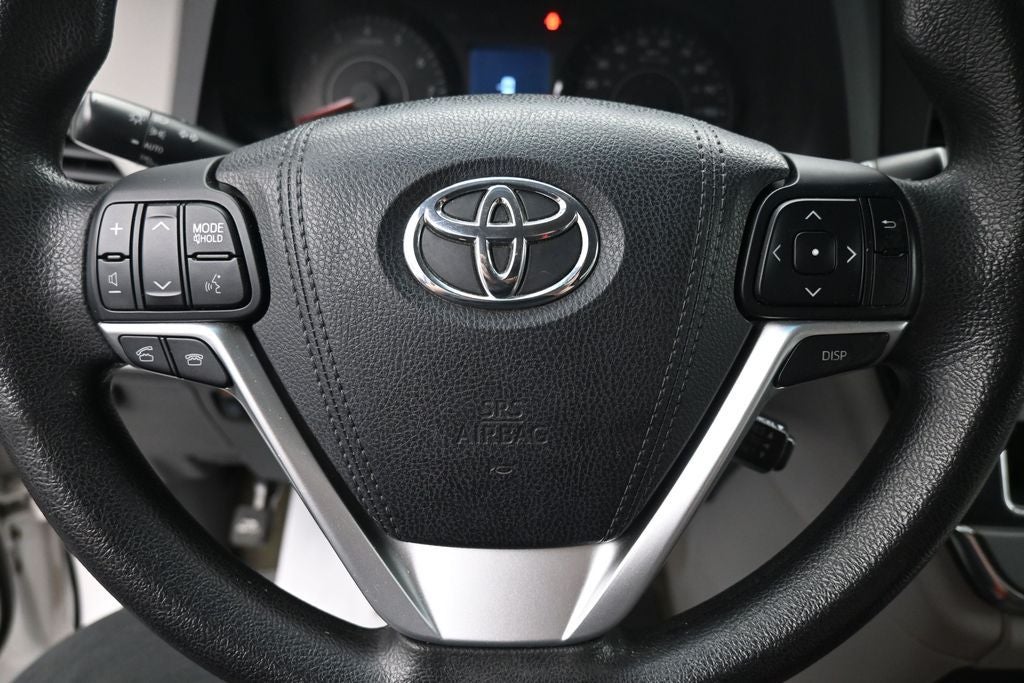 2015 Toyota Sienna LE 8 Passenger