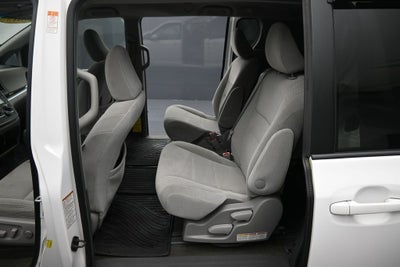 2015 Toyota Sienna LE 8 Passenger