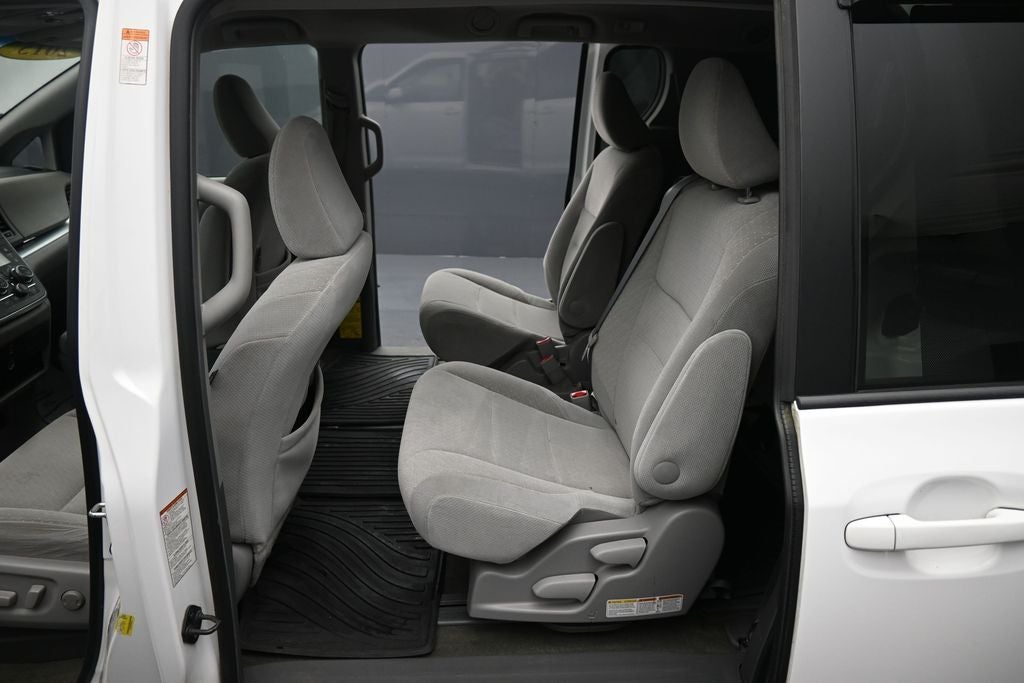 2015 Toyota Sienna LE 8 Passenger