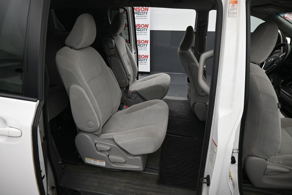 2015 Toyota Sienna LE 8 Passenger