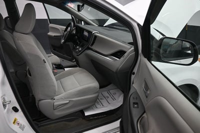 2015 Toyota Sienna LE 8 Passenger