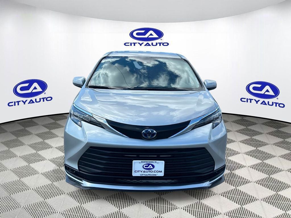 2024 Toyota Sienna LE 8 Passenger