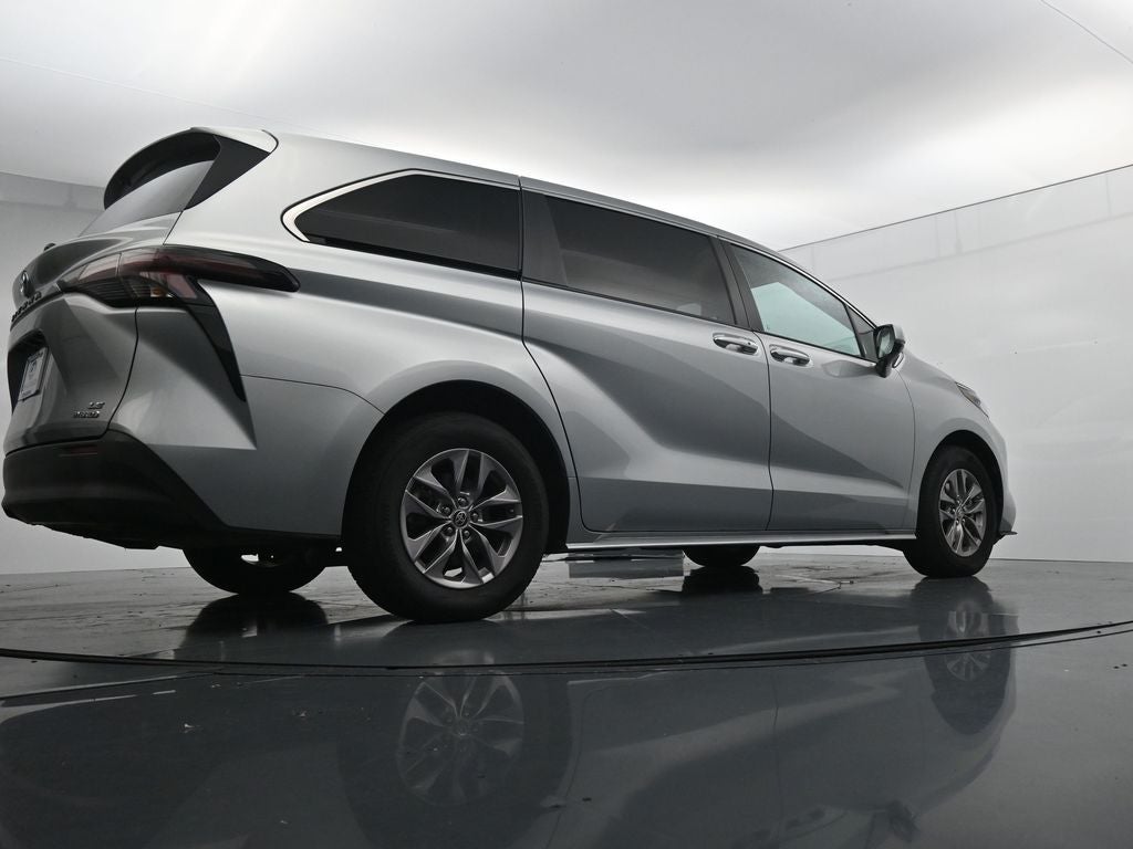 2024 Toyota Sienna LE 8 Passenger