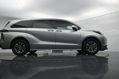 2024 Toyota Sienna LE 8 Passenger