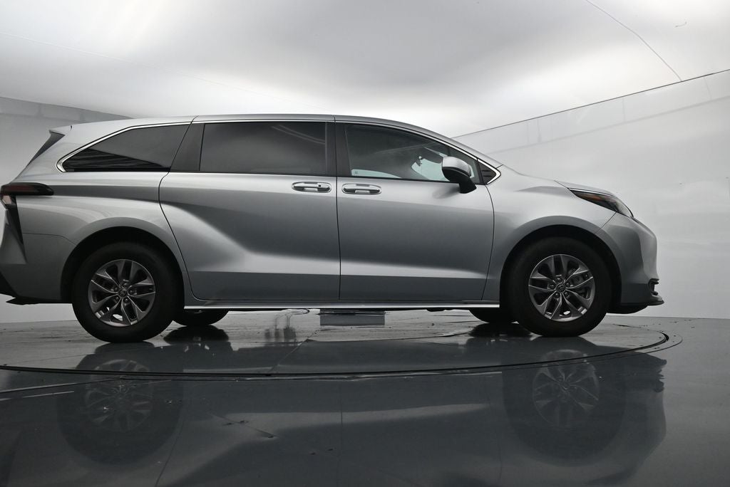 2024 Toyota Sienna LE 8 Passenger