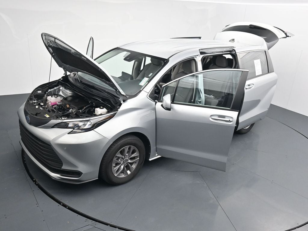 2024 Toyota Sienna LE 8 Passenger