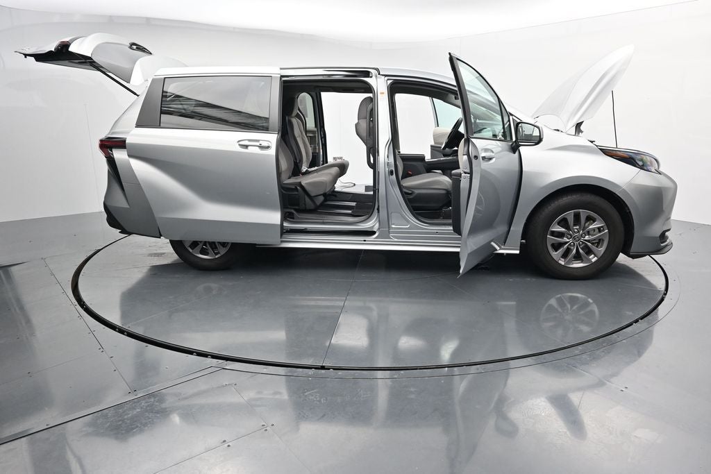 2024 Toyota Sienna LE 8 Passenger