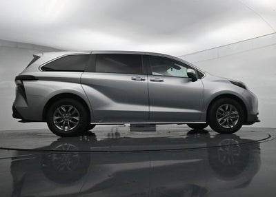 2024 Toyota Sienna LE 8 Passenger