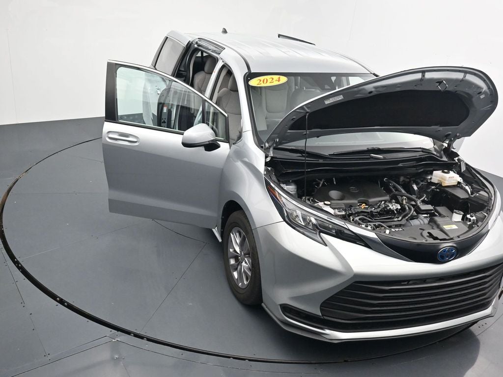 2024 Toyota Sienna LE 8 Passenger