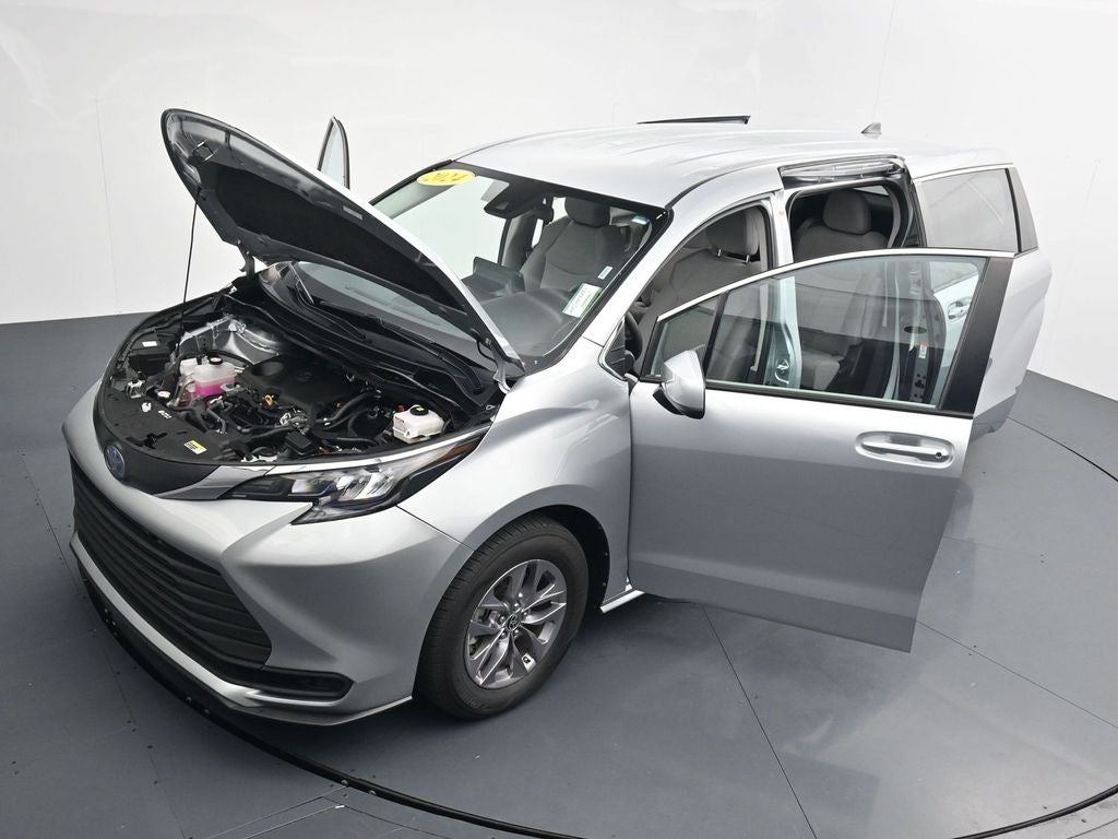 2024 Toyota Sienna LE 8 Passenger