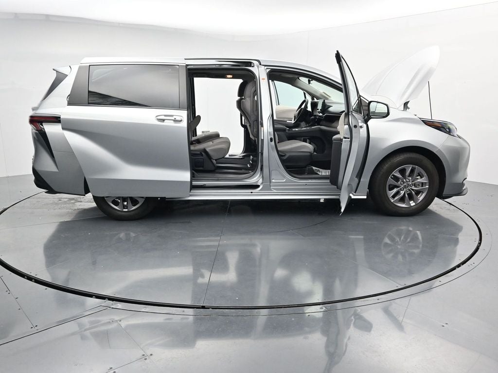 2024 Toyota Sienna LE 8 Passenger
