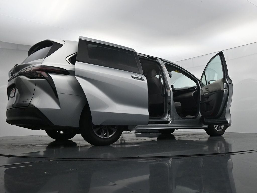 2024 Toyota Sienna LE 8 Passenger