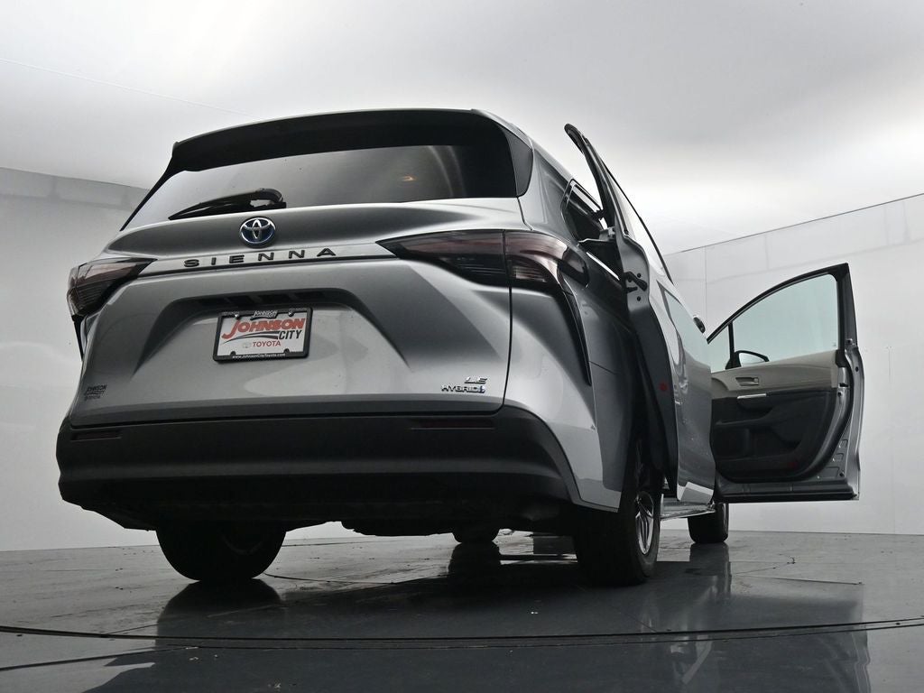 2024 Toyota Sienna LE 8 Passenger