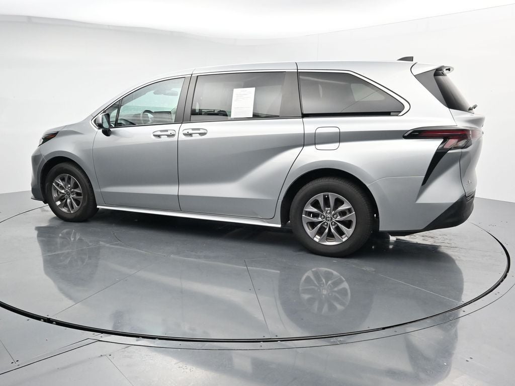 2024 Toyota Sienna LE 8 Passenger