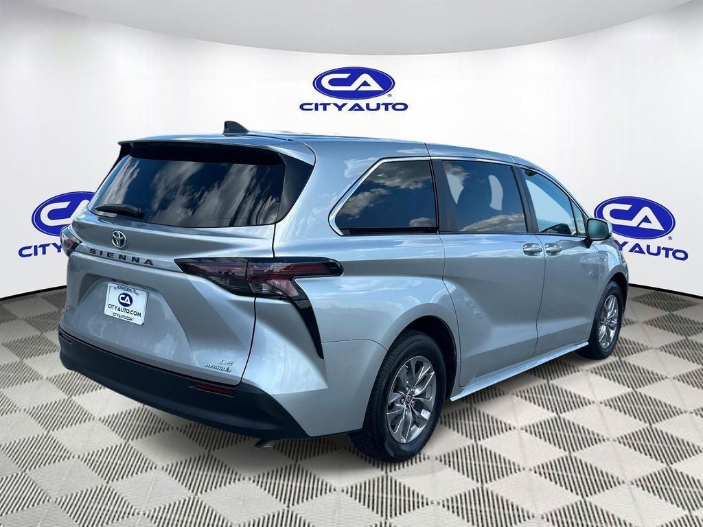 2024 Toyota Sienna LE 8 Passenger