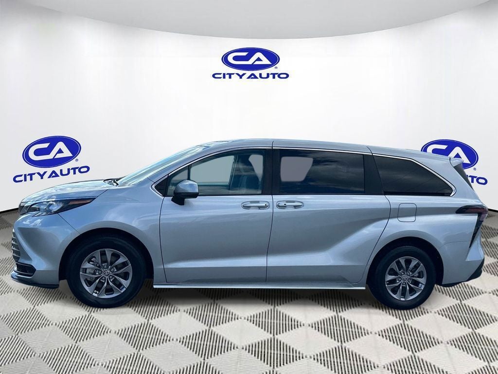 2024 Toyota Sienna LE 8 Passenger