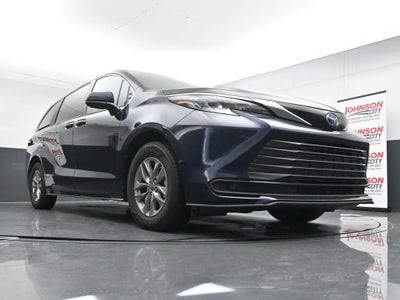2024 Toyota Sienna LE 8 Passenger