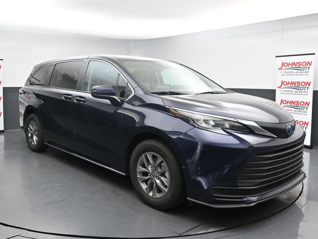 2024 Toyota Sienna LE 8 Passenger