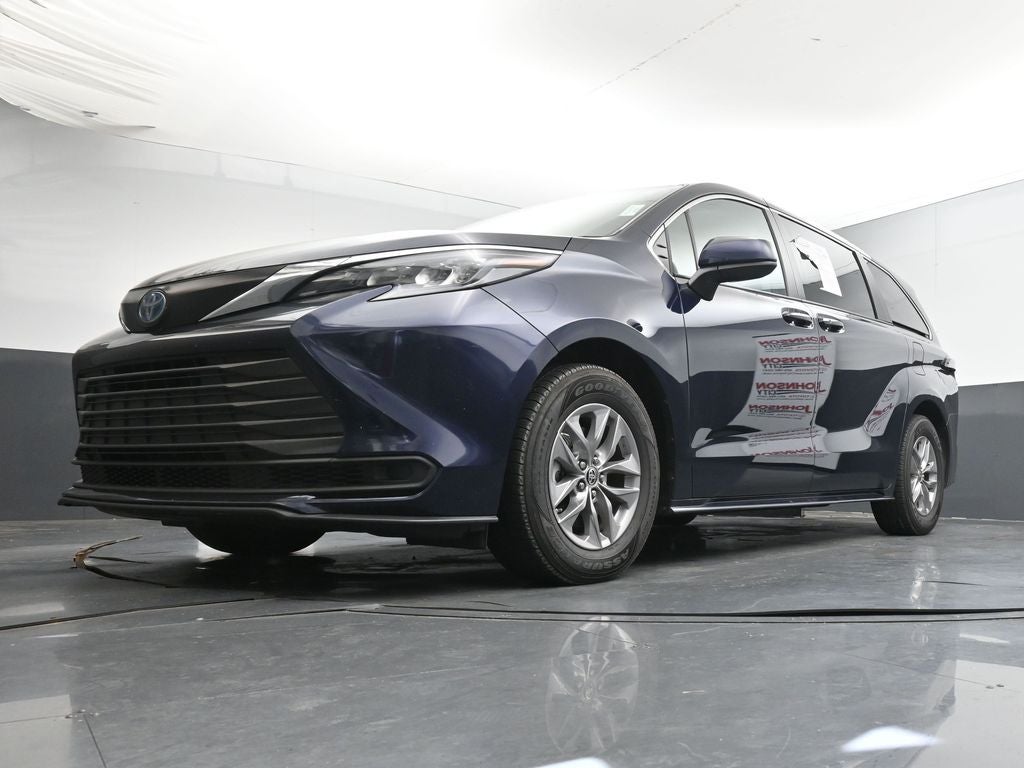2024 Toyota Sienna LE 8 Passenger