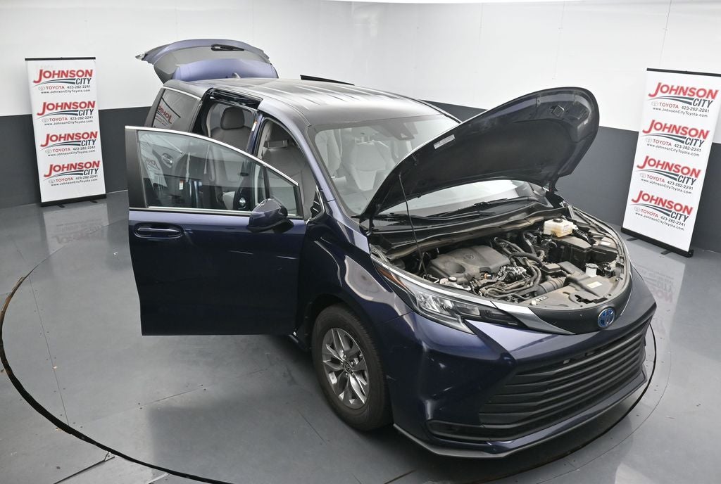 2024 Toyota Sienna LE 8 Passenger