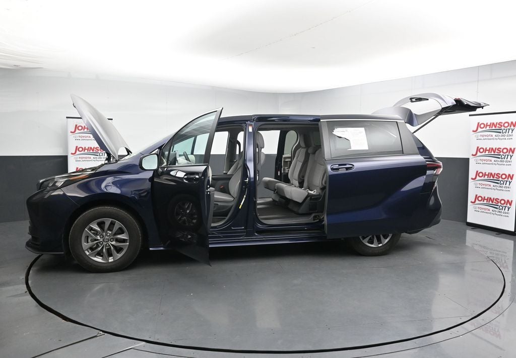 2024 Toyota Sienna LE 8 Passenger