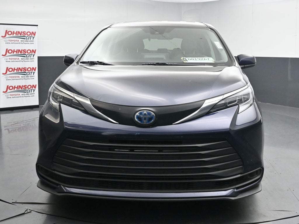 2024 Toyota Sienna LE 8 Passenger