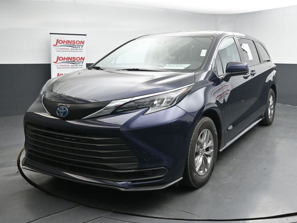 2024 Toyota Sienna LE 8 Passenger