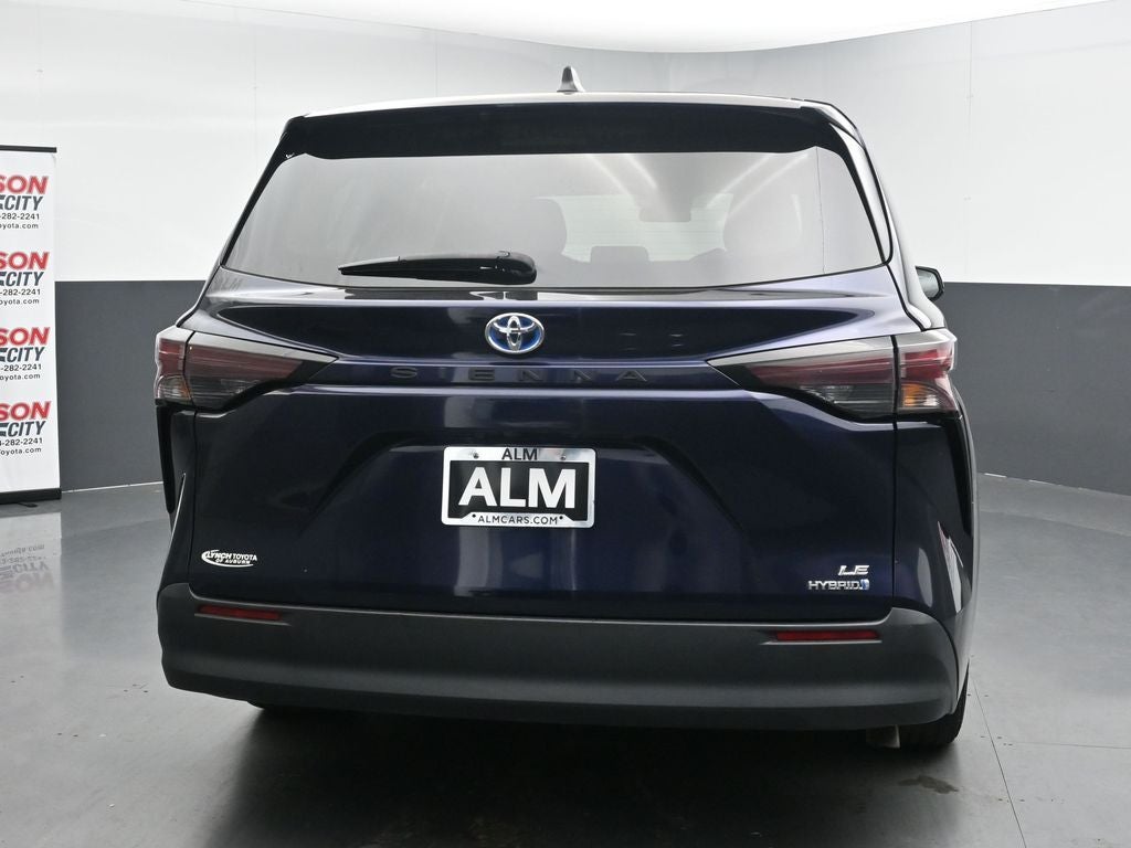 2024 Toyota Sienna LE 8 Passenger