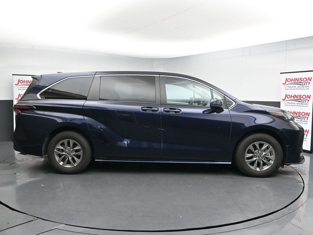 2024 Toyota Sienna LE 8 Passenger