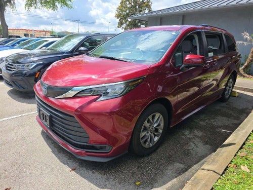 2024 Toyota Sienna LE 8 Passenger