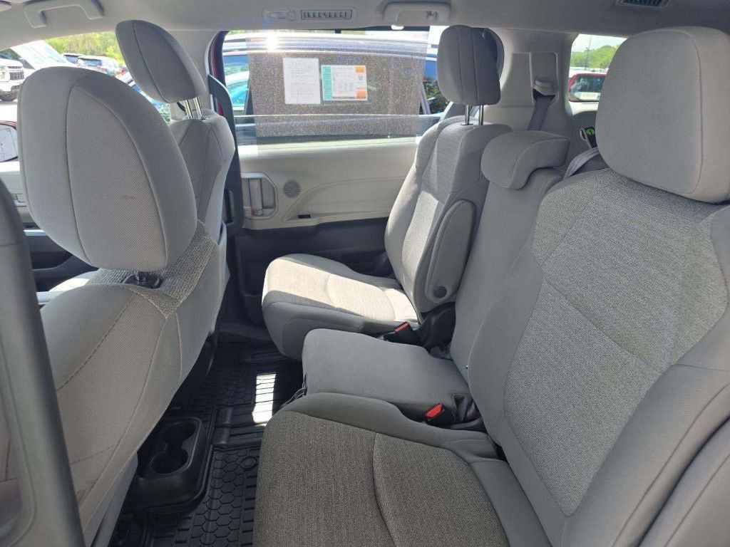 2024 Toyota Sienna LE 8 Passenger