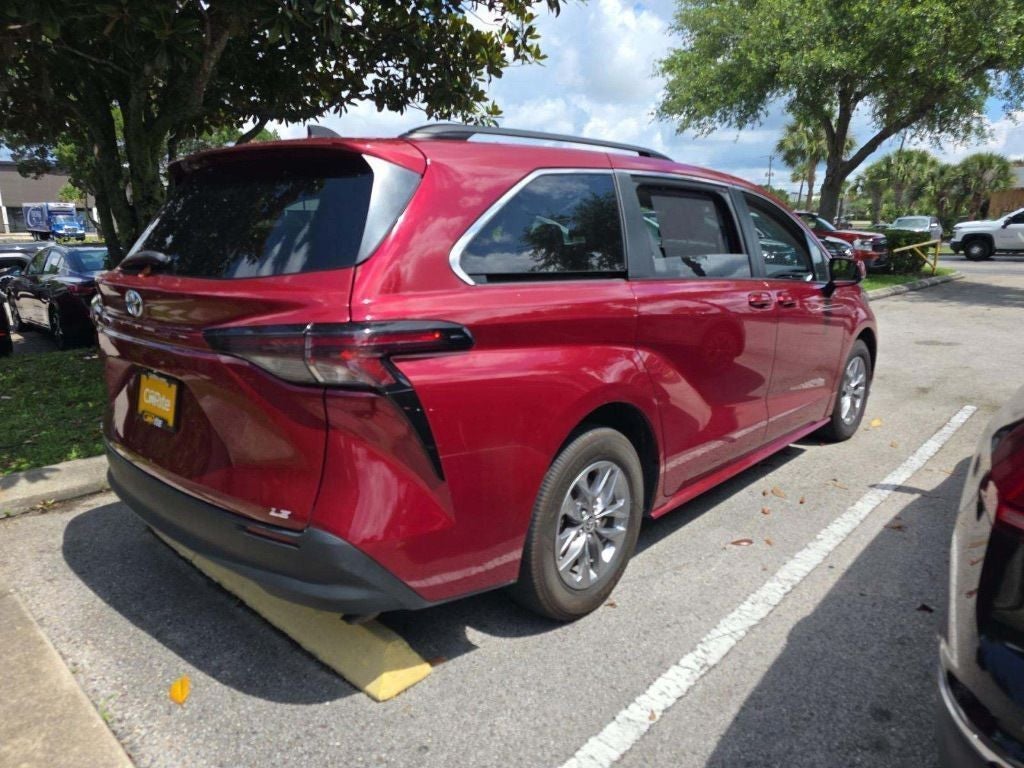 2024 Toyota Sienna LE 8 Passenger