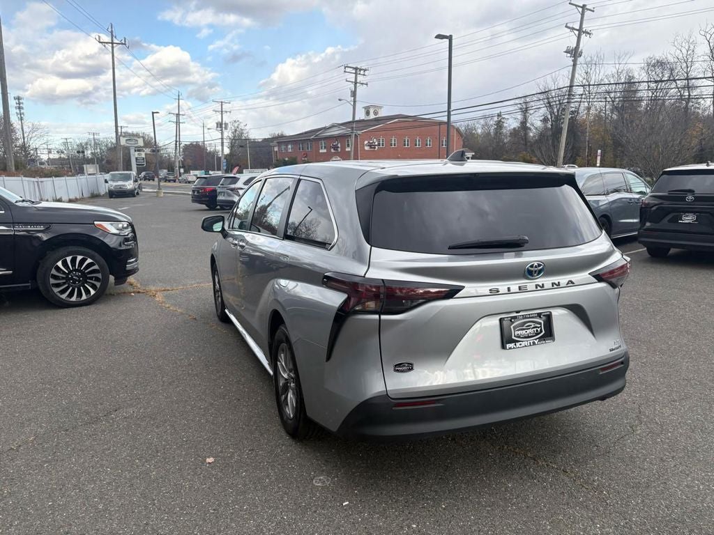 2024 Toyota Sienna LE 8 Passenger