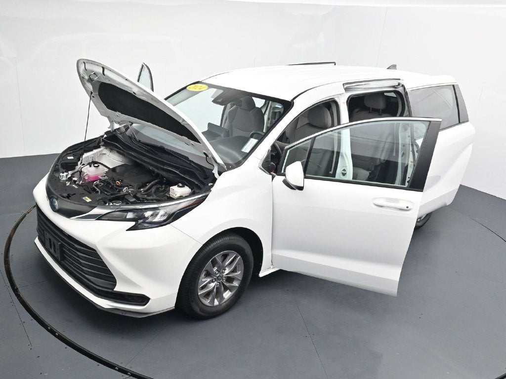 2024 Toyota Sienna LE 8 Passenger