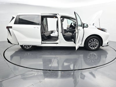 2024 Toyota Sienna LE 8 Passenger