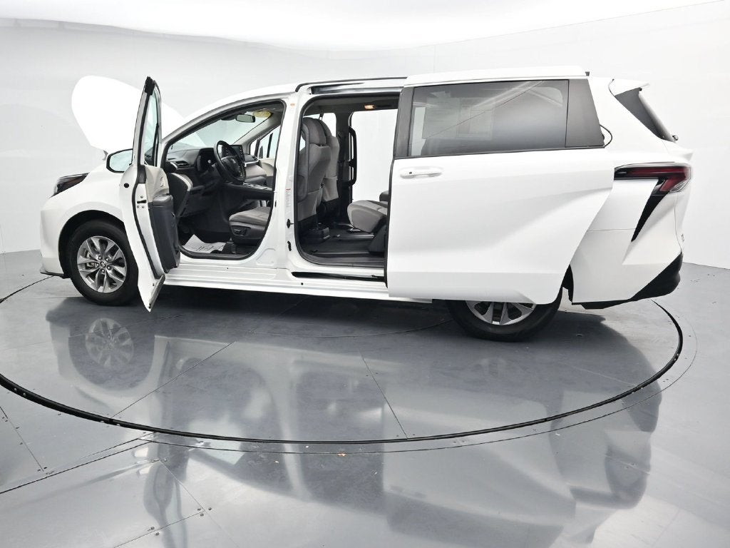 2024 Toyota Sienna LE 8 Passenger