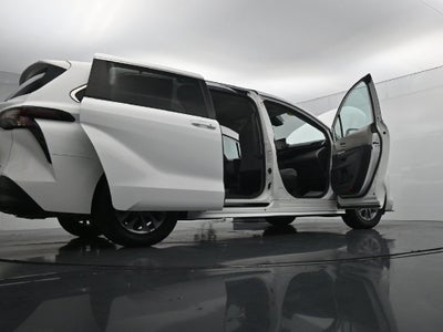 2024 Toyota Sienna LE 8 Passenger