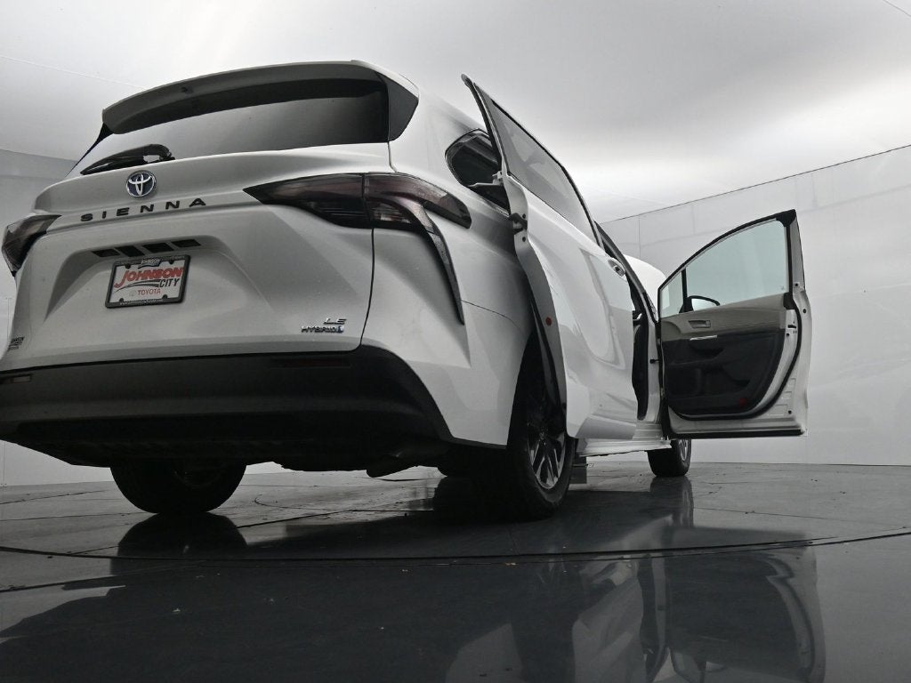 2024 Toyota Sienna LE 8 Passenger