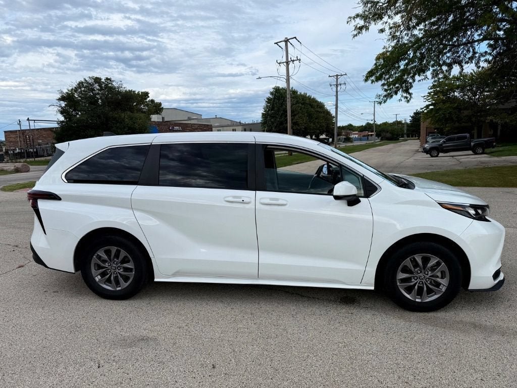 2024 Toyota Sienna LE 8 Passenger