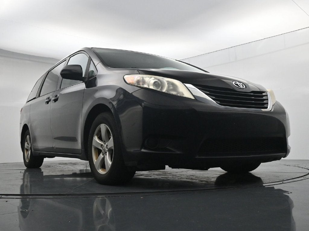 2017 Toyota Sienna LE 8 Passenger