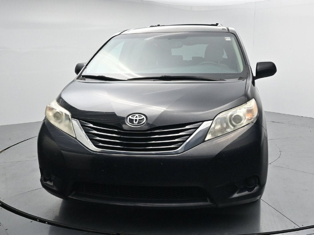 2017 Toyota Sienna LE 8 Passenger