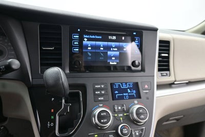 2017 Toyota Sienna LE 8 Passenger