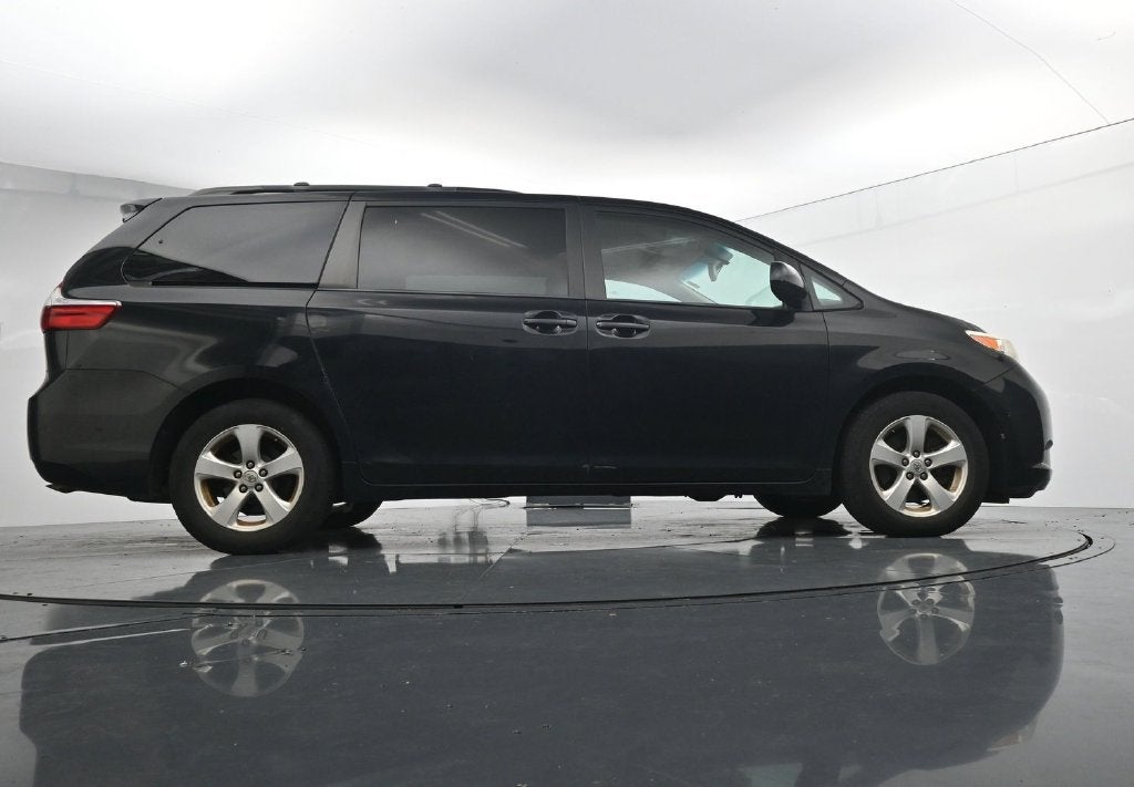 2017 Toyota Sienna LE 8 Passenger