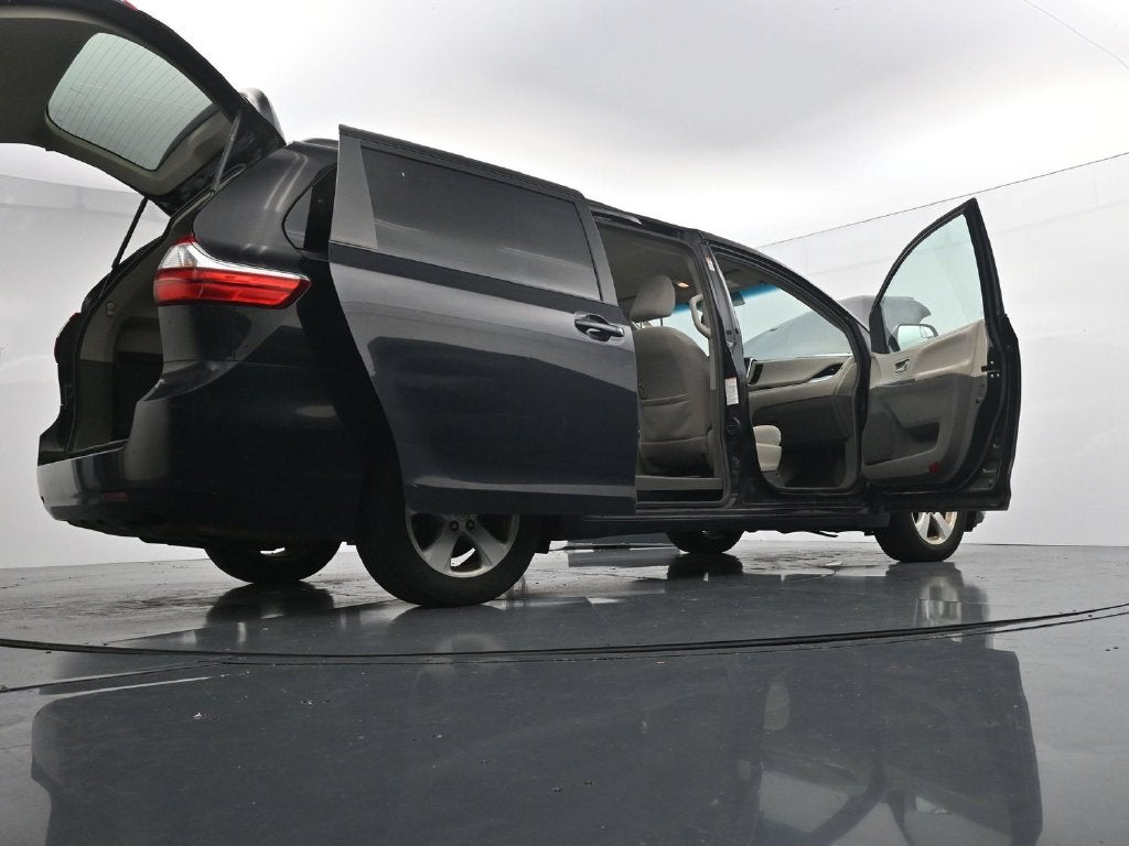 2017 Toyota Sienna LE 8 Passenger
